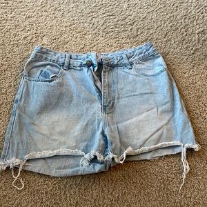 Princess Polly Light washed Denim shorts